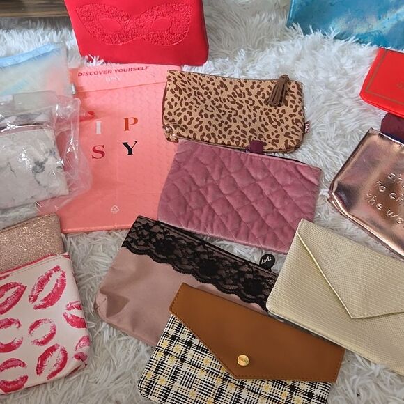 Ipsy bags $5 each with bundle purchase...or buy outright poshlikeaboss buy live - Picture 7 of 15